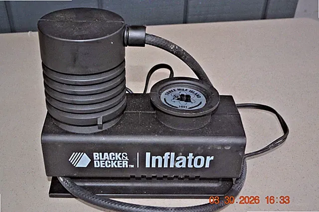 1991 THREE MILE ISLAND TMI Embossed Black & Decker 9515 Inflator Compressor